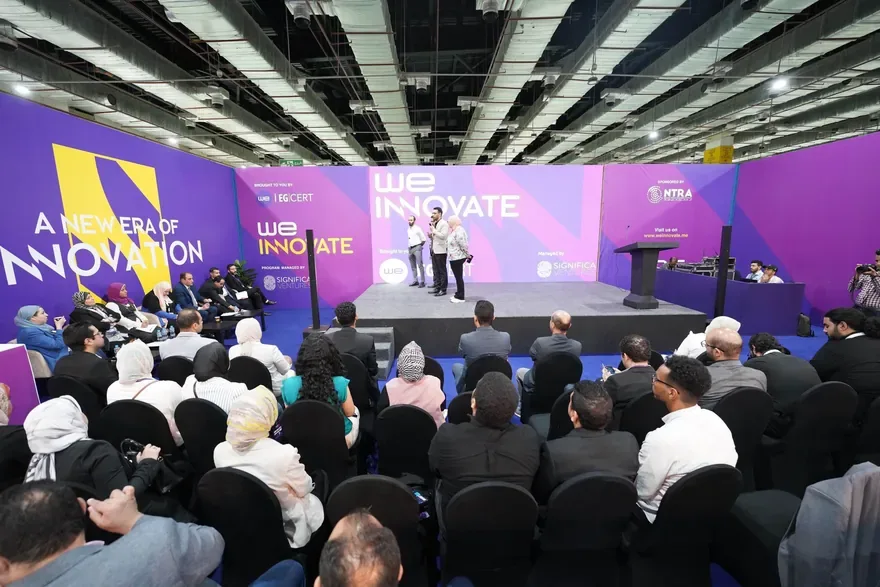 الجمهور أمام منصة هاكاثون الأمن السيبراني من WE INNOVATE في CDIS 2023